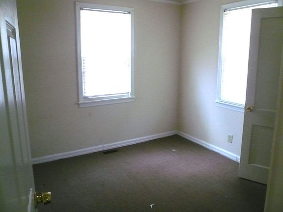 3rd image of 1119 E Lindsay St