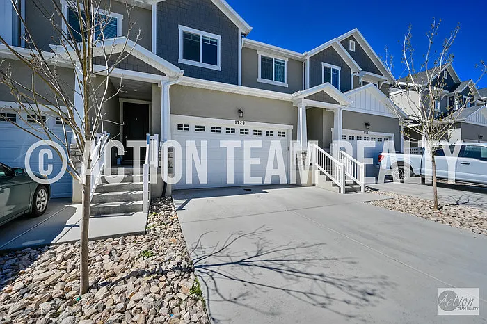 3 bed, 2.5 bath, 2296 sqft, $2,195 — Photo 2