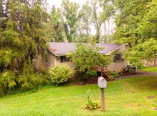 781 Meadowbrook Rd, Morgantown, WV 26505