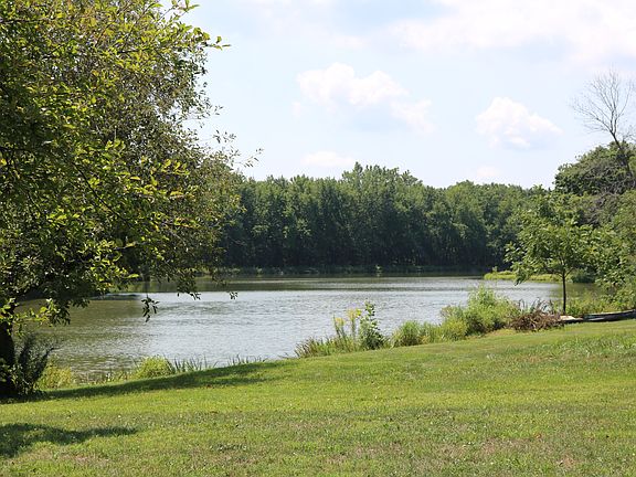 5th image of 1175 Laura Dr