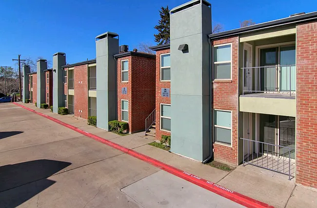 Monarch Place — Photo 2