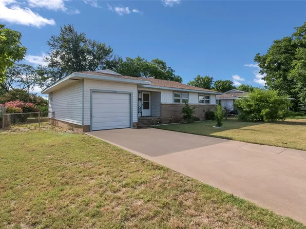 406 Lincoln St, Mc Gregor, TX 76657