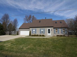 550 Sara Ln, Racine, WI 53402