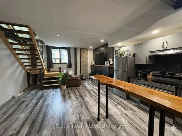 7 Foundry St #3, Hamilton, ON L9H 2V6