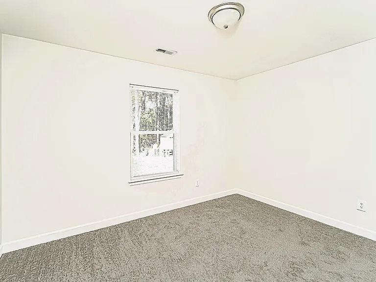 642 E Ketchie St — Photo 10
