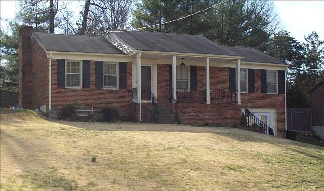 1st image of 210 Kittyhawk Dr