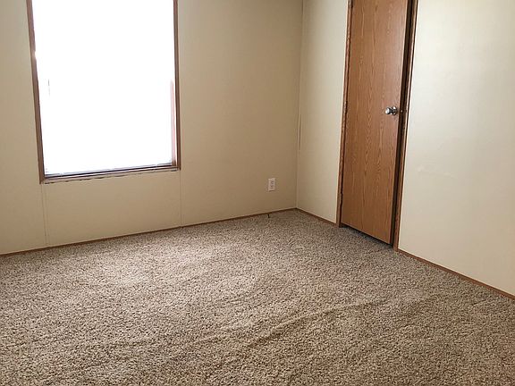 4th image of 380 Medley Dr