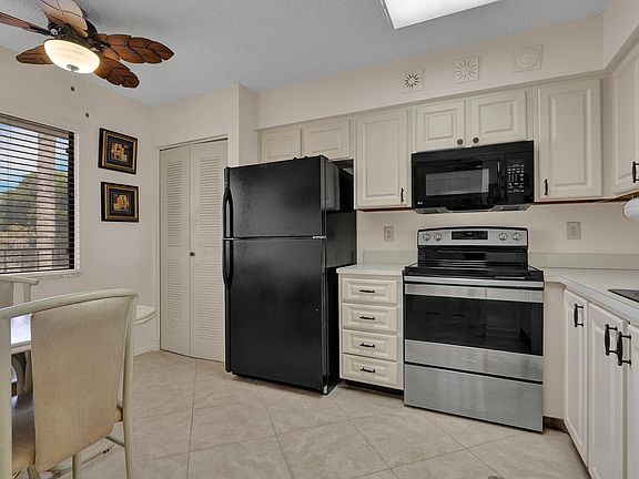 4th image of 7320 Amberly Lane #305