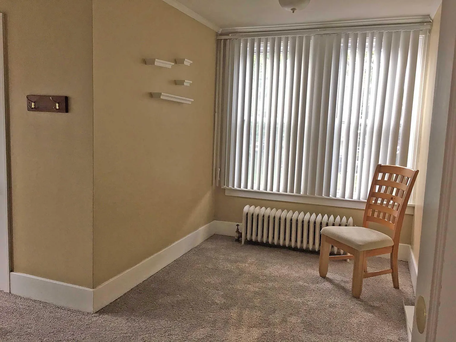2 bed, 1.0 bath, 1564 sqft, $2,400 — Photo 2