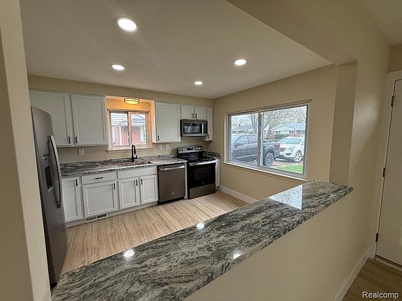 3rd image of 30731 Steinhauer St