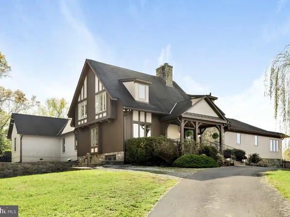 9687 Conde Rd, Marshall, VA 20115