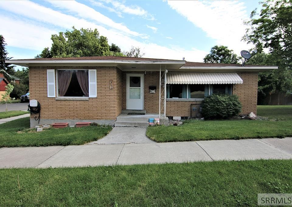 1st image of 250 W 13th St