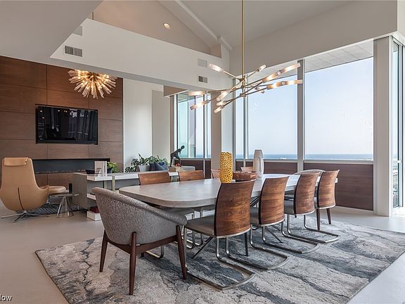 5th image of 701 W Lakeside Ave Penthouse 3