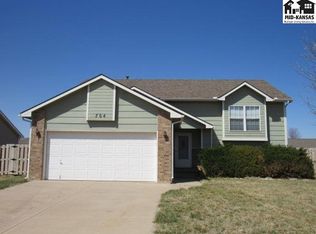 704 Oxford Dr, McPherson, KS 67460