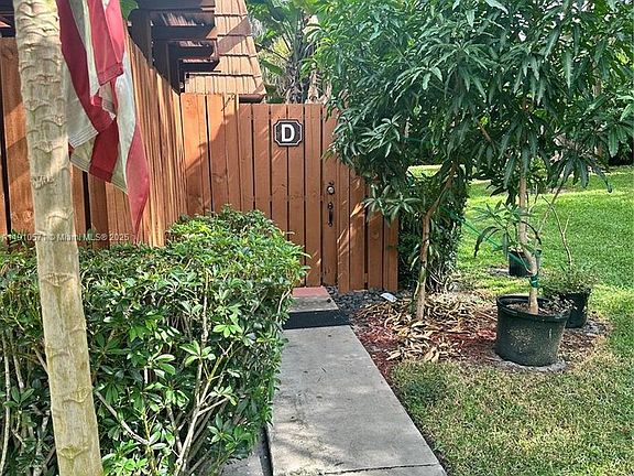 4th image of 9156 SW 23rd St #D