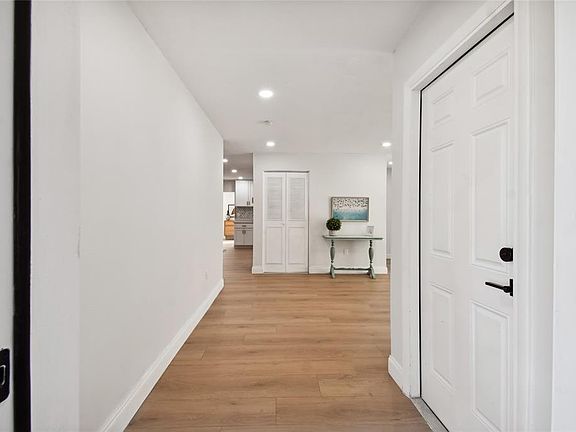 2nd image of 1639 Summit Way