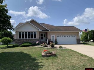 208 Southview Dr, Saint James, MN 56081