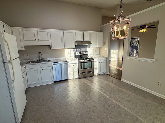 2nd image of 3006 Overlook Tl