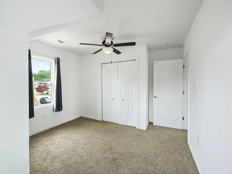831 W 35th St — Photo 26