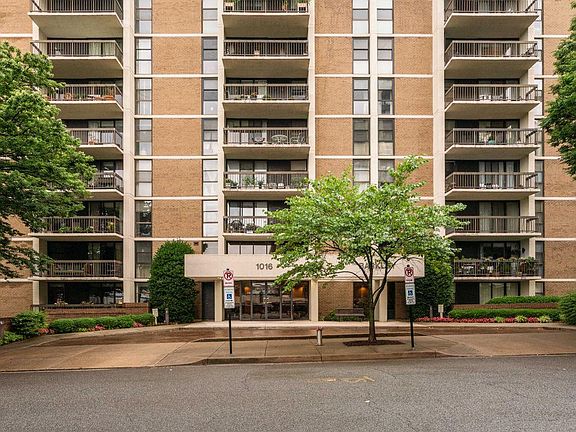 3rd image of 1016 S Wayne St APT 902