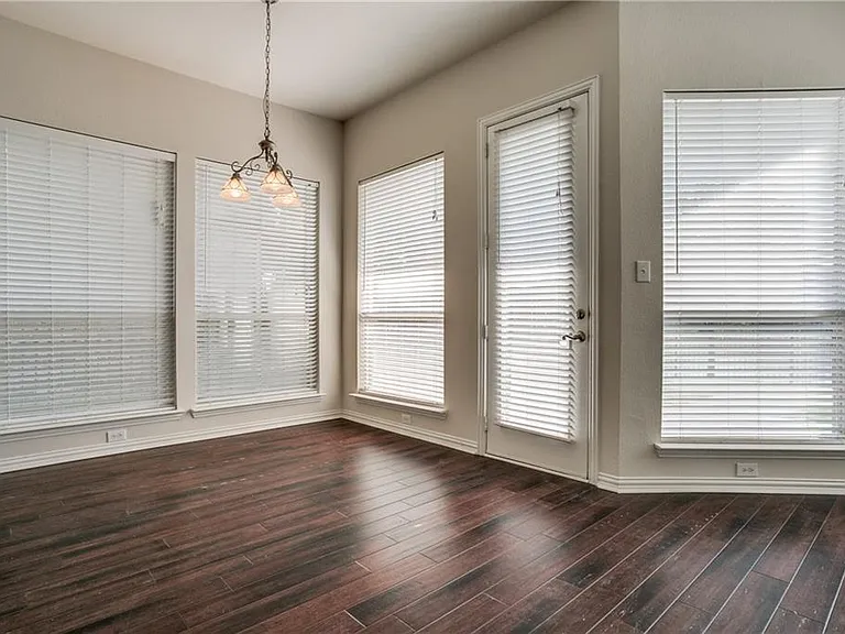 4193 Victory Dr — Photo 31