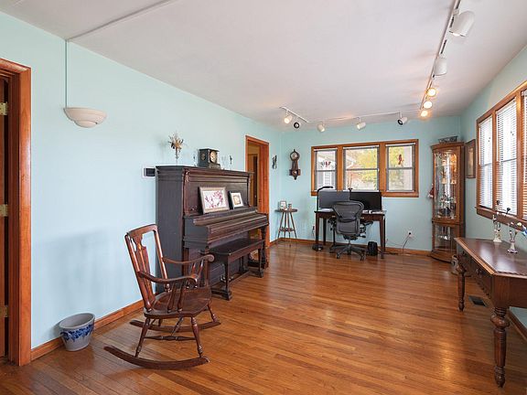 5th image of 1211 E Wheeler St