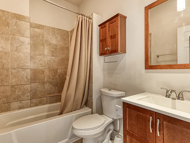 2352 Kemper Ln — Photo 20