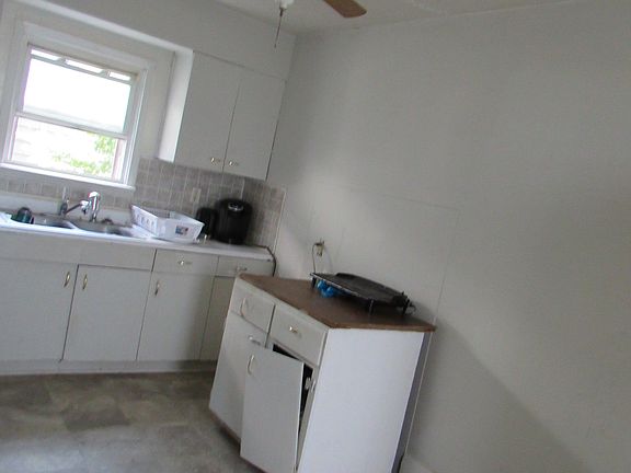 5th image of 831 Clay Dr