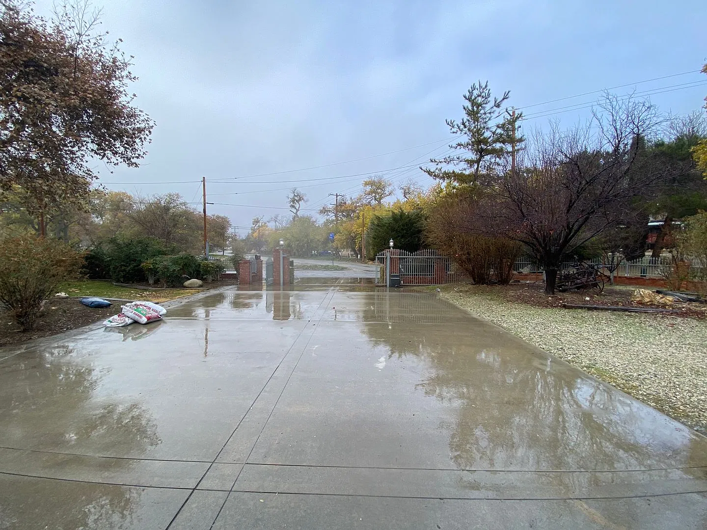 Lake Hughes Gated 3 bedroom — Photo 2