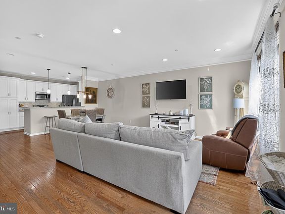 4th image of 313 Katie Ln