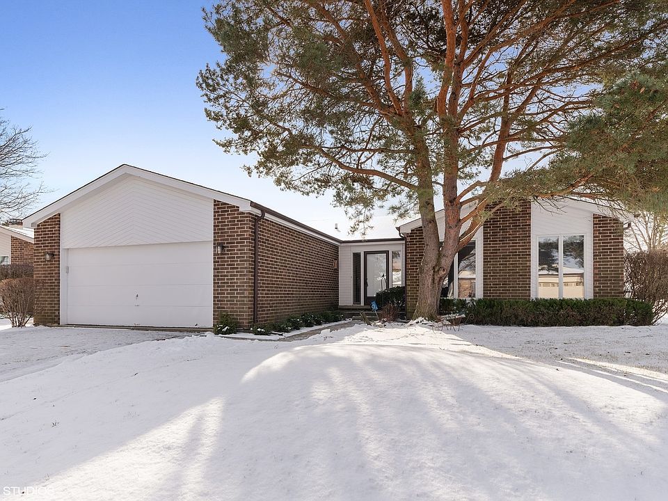 1st image of 151 Arrowwood Dr
