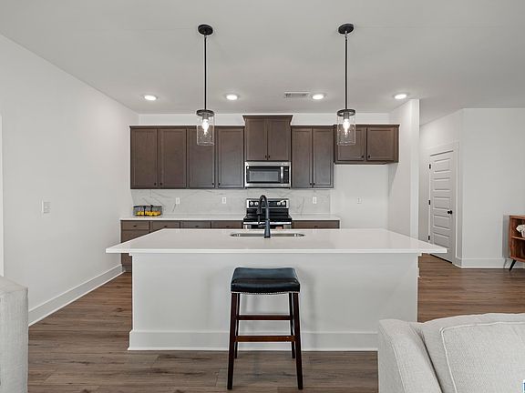 5th image of 375 Lakeland Ct