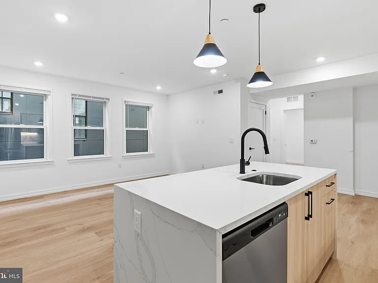 208 Vine St #3F — Photo 8