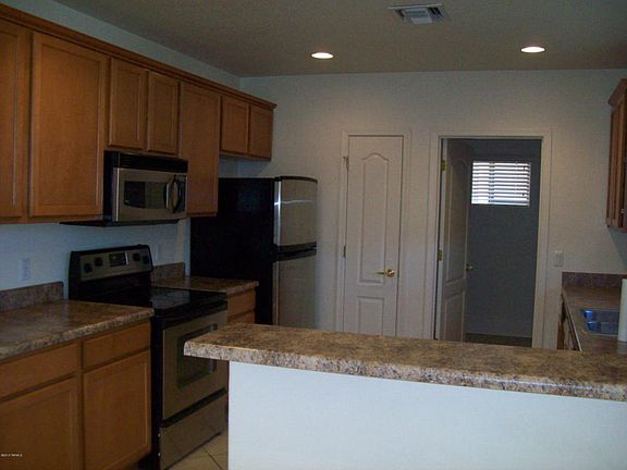 3rd image of 864 W Calle Carasol