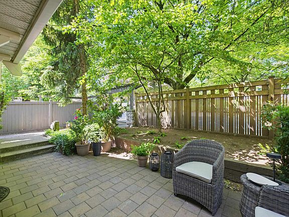 5th image of 1071 Lynn Valley Rd #2