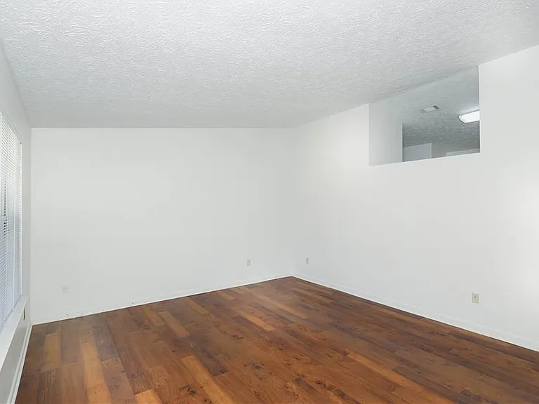 6560 Emerald Pointe Cir — Photo 3