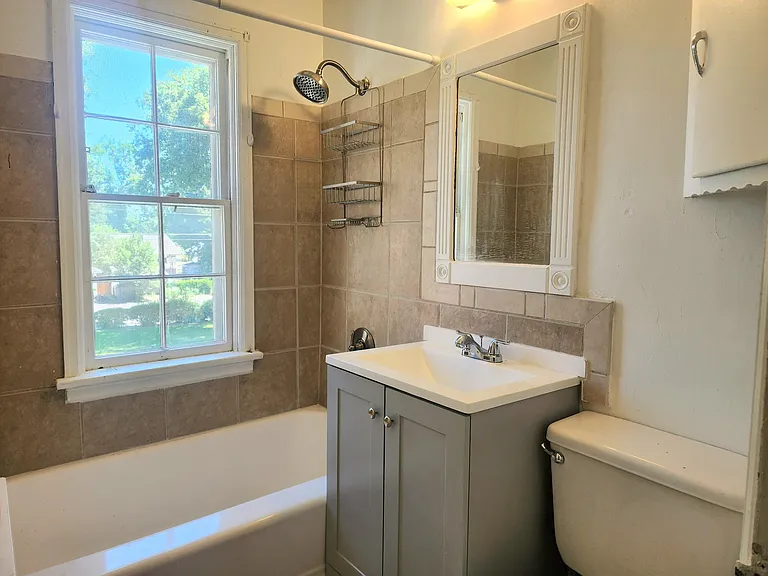 2038 N Grand Ave — Photo 10