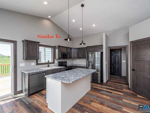4th image of 704 S Trojan Ave