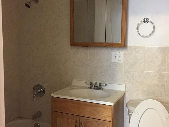 4th image of 3800 S Emerald Ave APT 1R