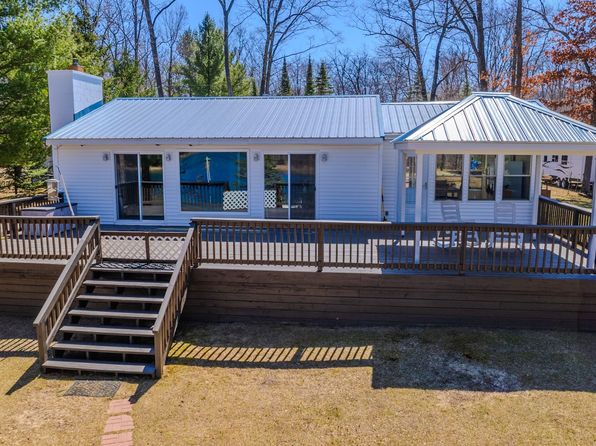 5001 Ruby Dr, Gladwin, MI 48624