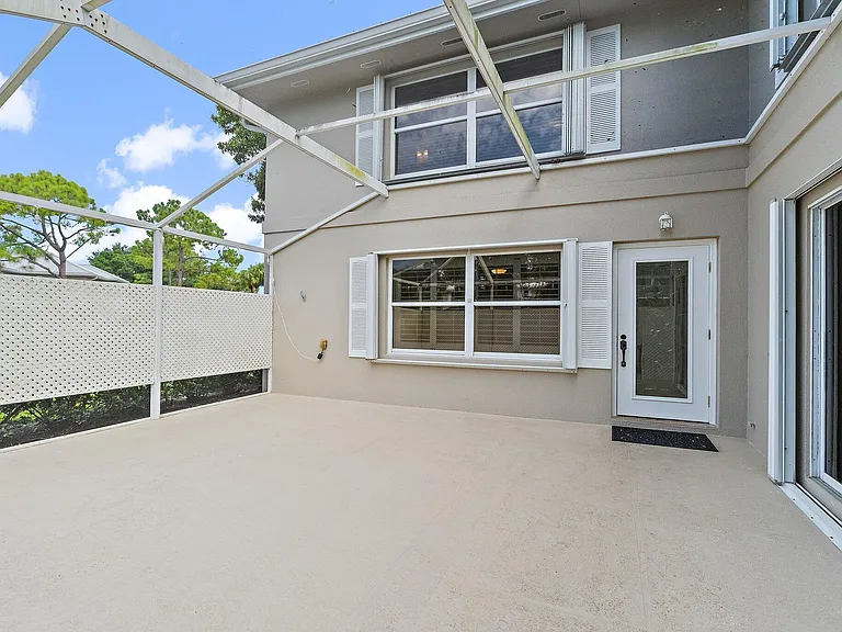 2406 SW Danbury Ln — Photo 30
