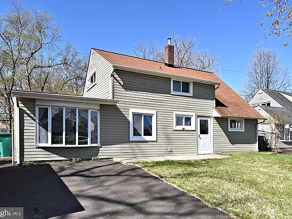 3rd image of 30 Roundwood Ln