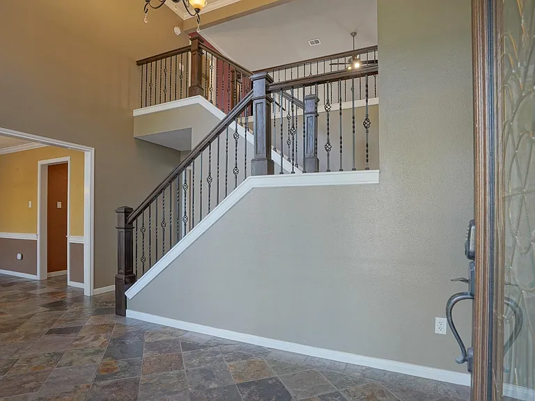 2108 Lakeway Dr — Photo 12