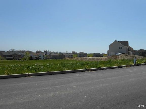 4th image of 3204 Blue Mountain Ln #16