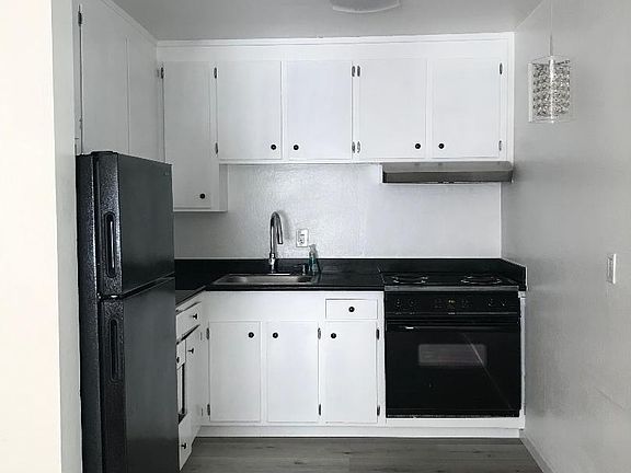2nd image of 1625 Pierce St #2