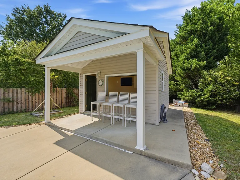 103 Jessica Dr — Photo 37