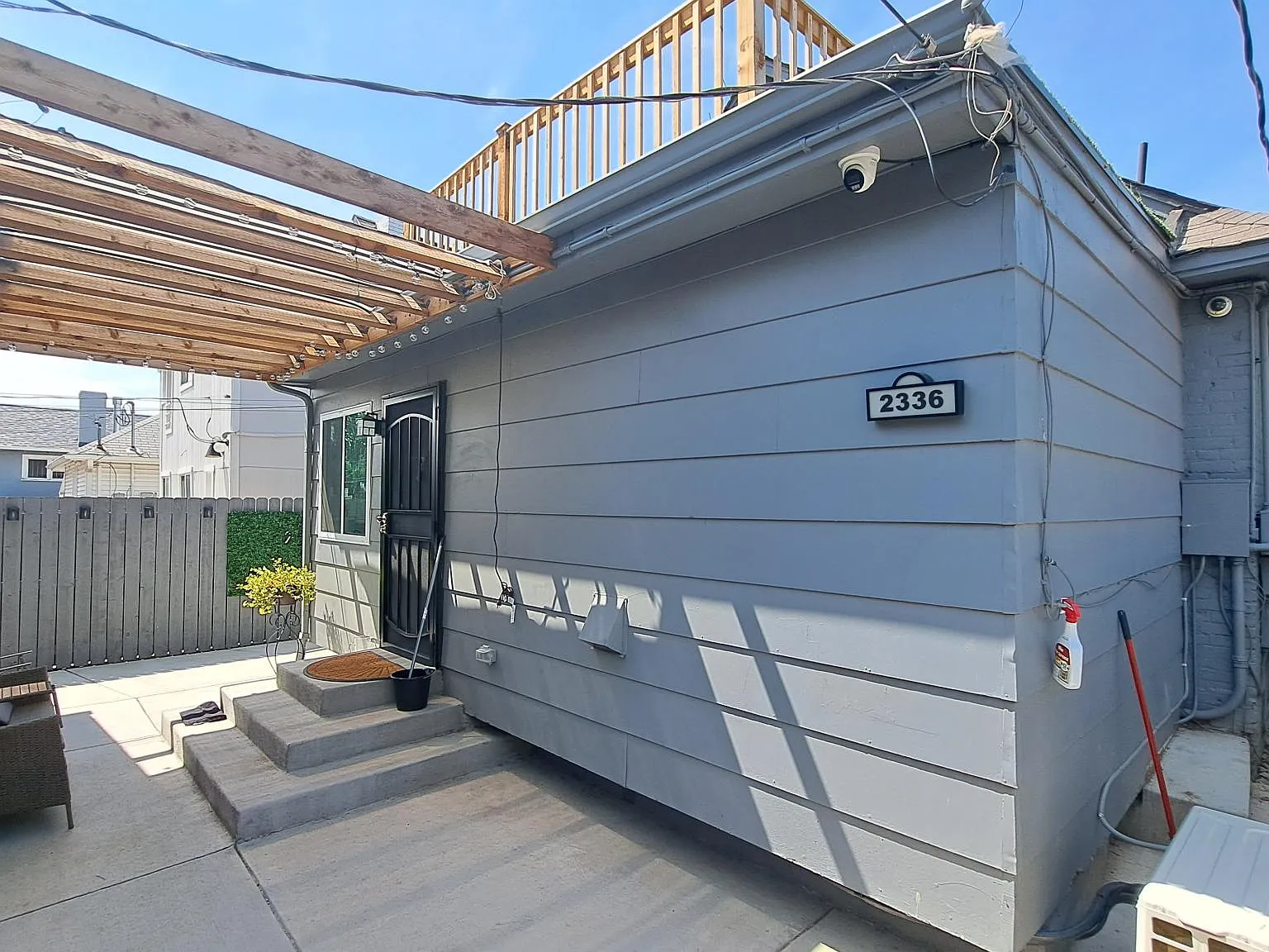2 bed, 1.5 bath, 900 sqft, $2,200 — Photo 2