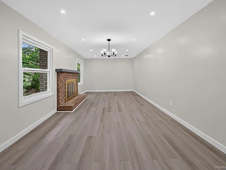 179 Roosevelt Rd — Photo 9