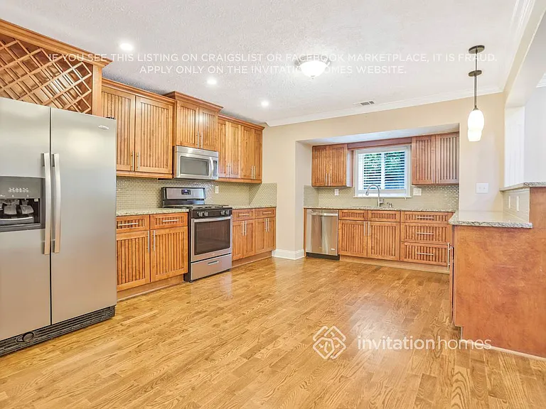 327 Mackinac Holw — Photo 7
