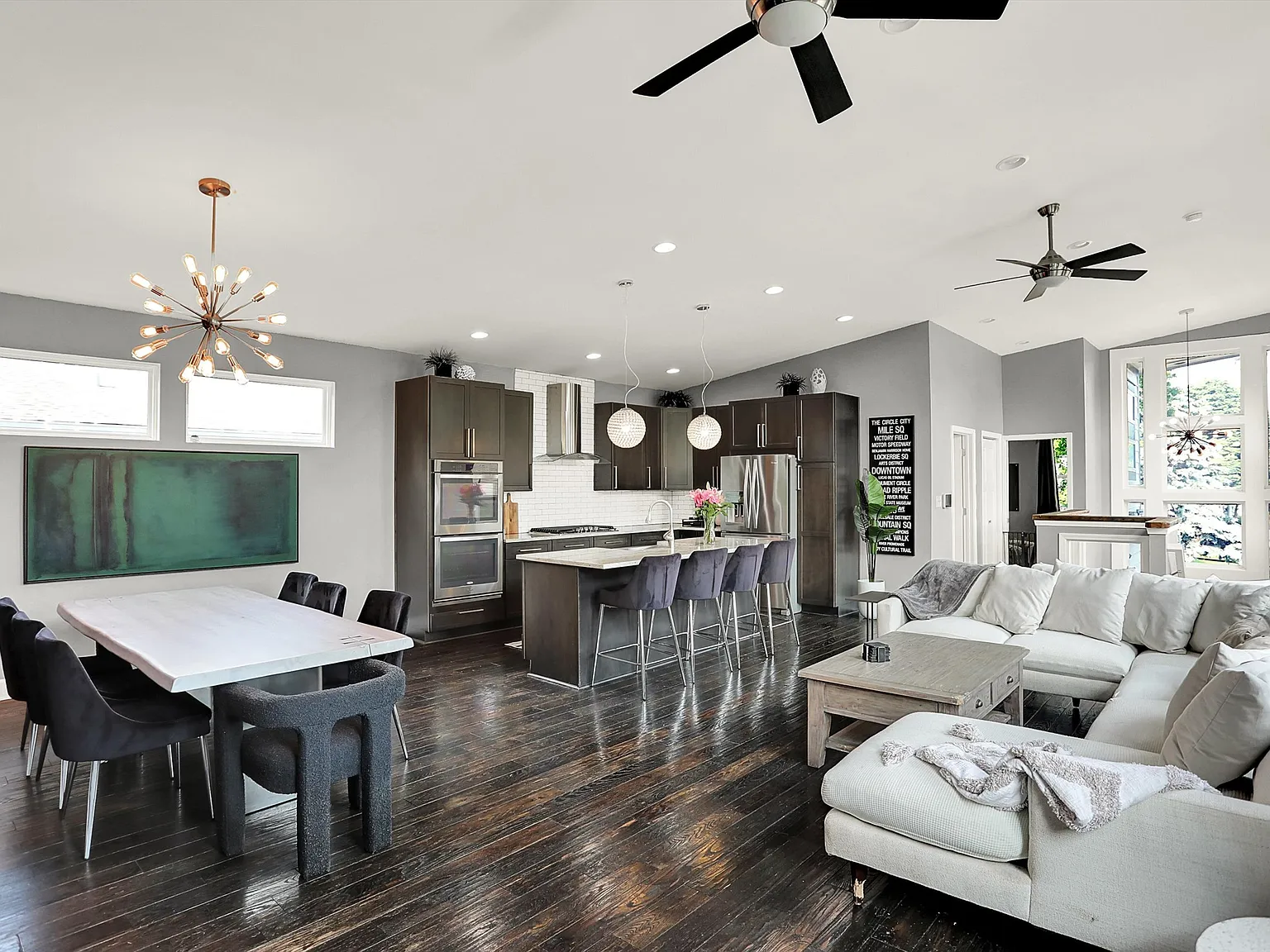3 bed, 3.0 bath, 2700 sqft, $3,000 — Photo 4